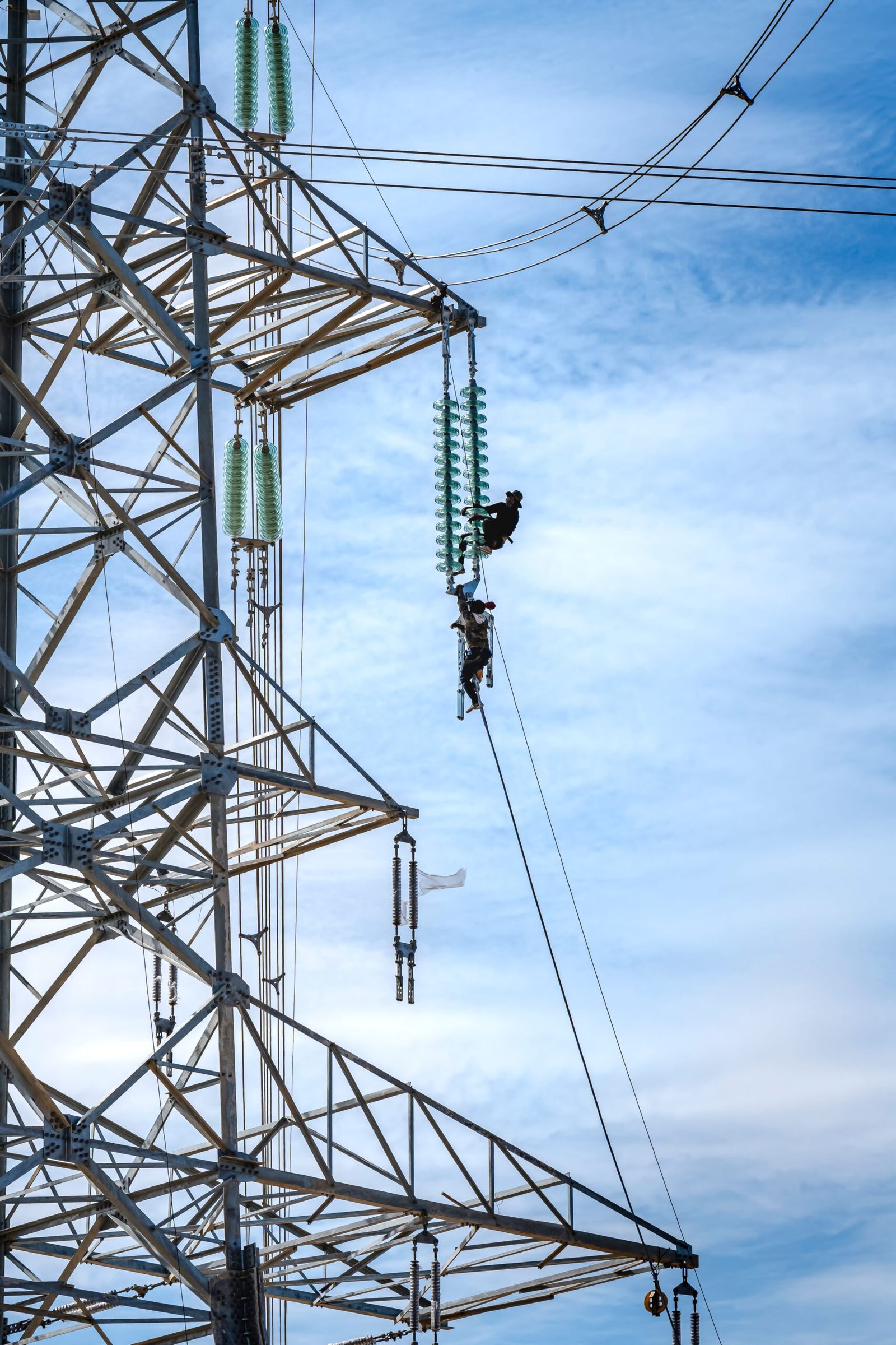 ¿Cómo funciona una línea de transmisión eléctrica?